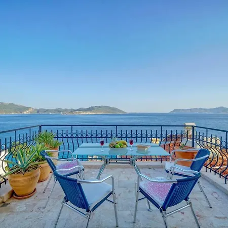 Apartament Kas'in Tam Merkezinde Denize Sifir Luks Apart *